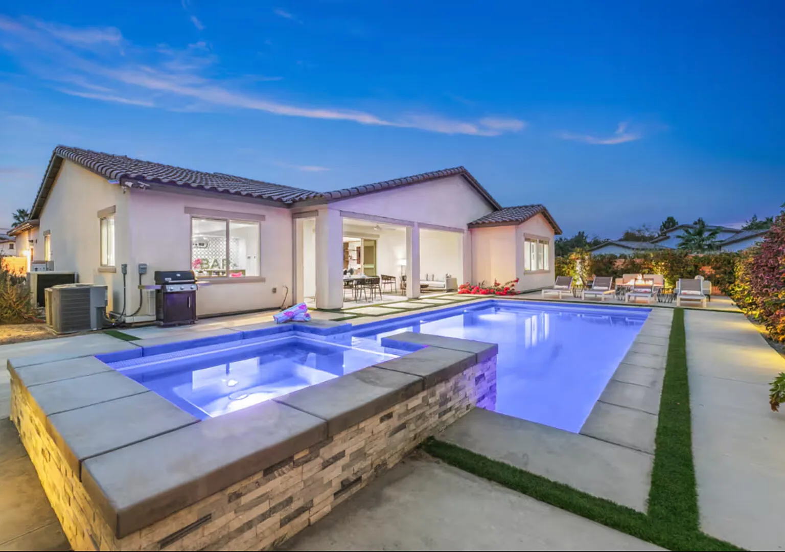 Resort-Style Escape with Pool, Spa, BBQ & Fire Pit — Photo 1