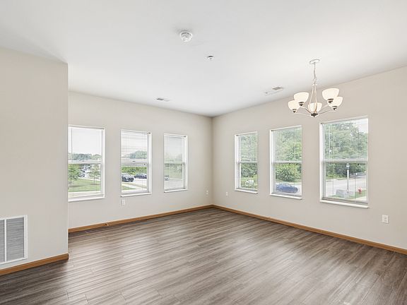5th image of 301 E Main St #102