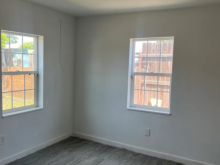 404 Thrasher Ave #A — Photo 9