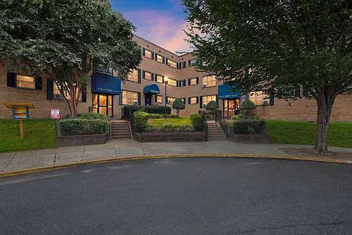 Huntwood Courts Photo 1