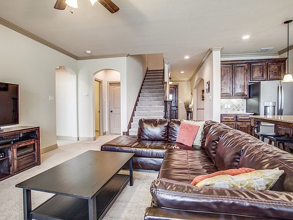 5th image of 303 Hogue Ln