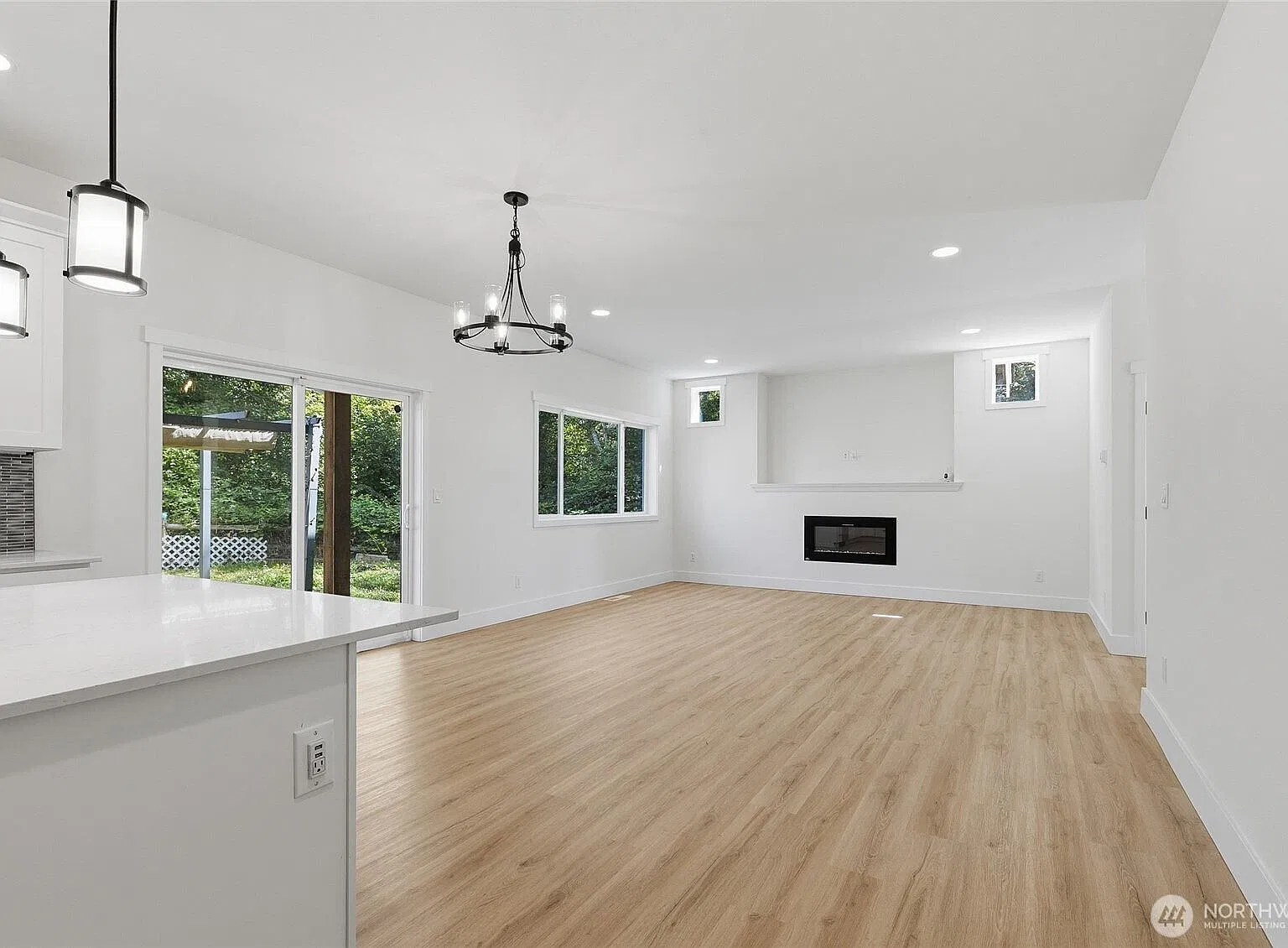 3 bed, 2.5 bath, 1882 sqft, $3,195 — Photo 2