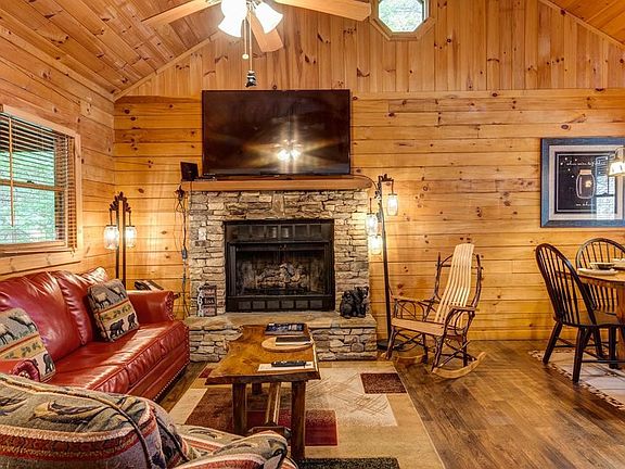 3rd image of 616 Walnut Way #4023