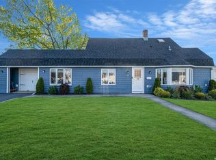 90 Silver Ln, Levittown, NY 11756