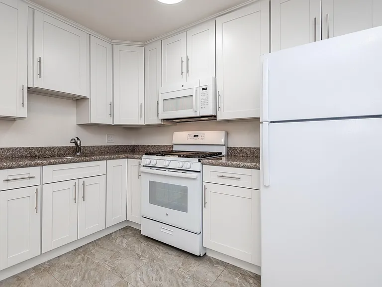 365 W Weddell Dr #B — Photo 2