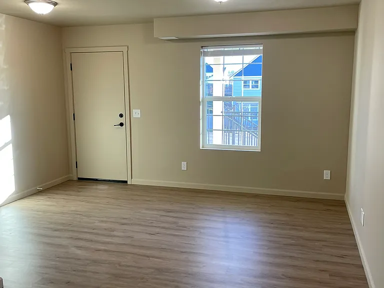 906 Ross St — Photo 8