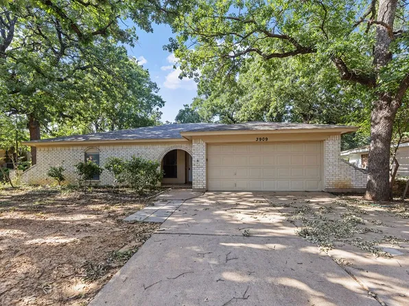 3909 Woodbury Ct, Arlington, TX 76017