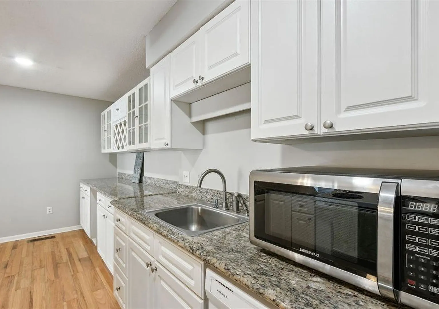 Charming 2BR Condo Walk to the Beach! First Floor Unit with Upgrades & Amenities — Photo 3
