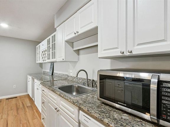 3rd image of 2724 Forest Ridge Dr #(k-4)