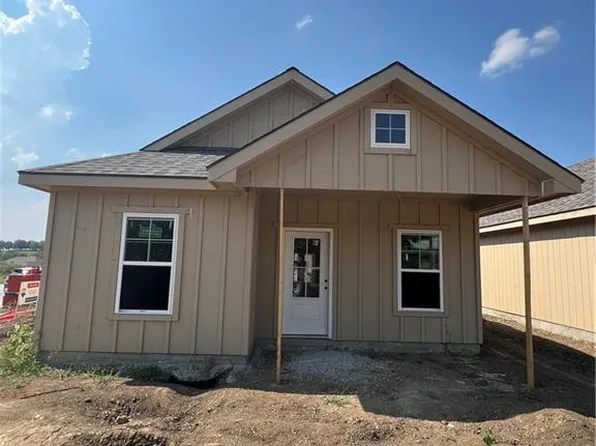 1600 Cottonwood Creek Ave #1, Kearney, MO 64060