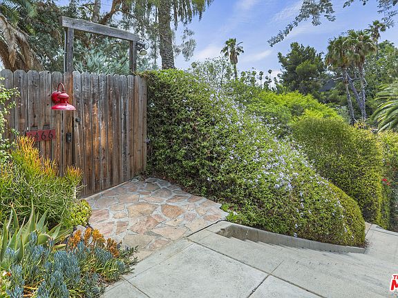 3rd image of 1466 Angelus Ave