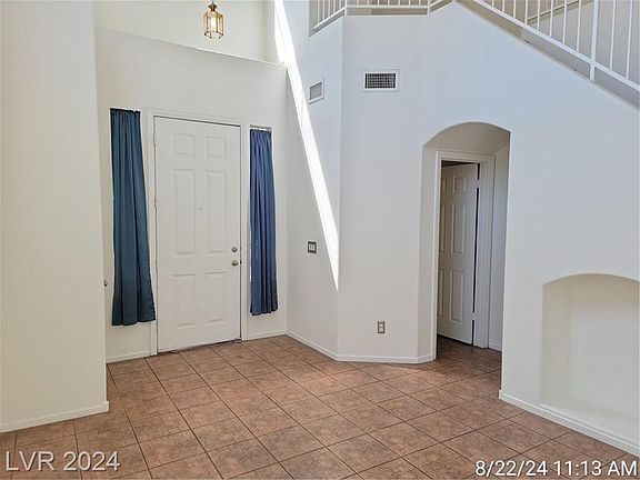 4th image of 822 Rocky Park Ct