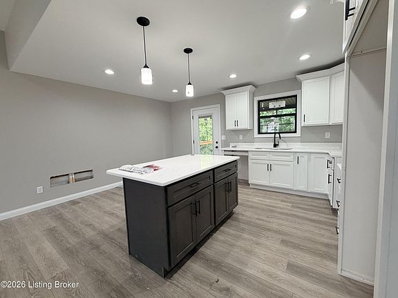 4th image of 186 New Orleans Ct