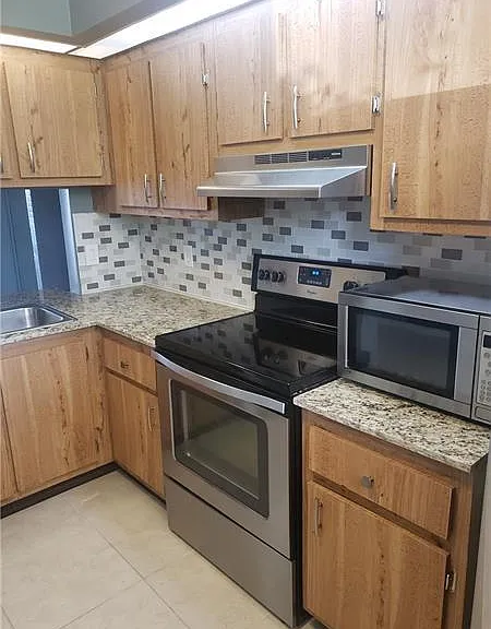 109 Lake Emerald Dr #107 — Photo 4