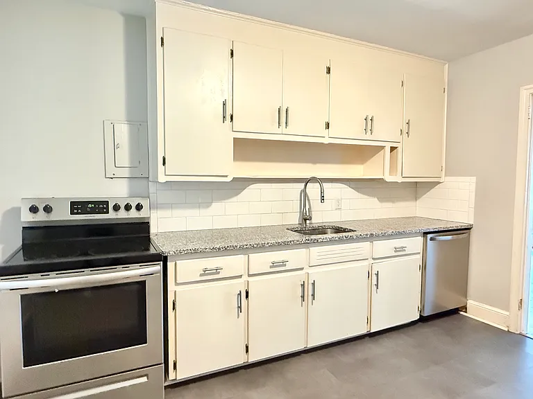 600 W Cedar St — Photo 5