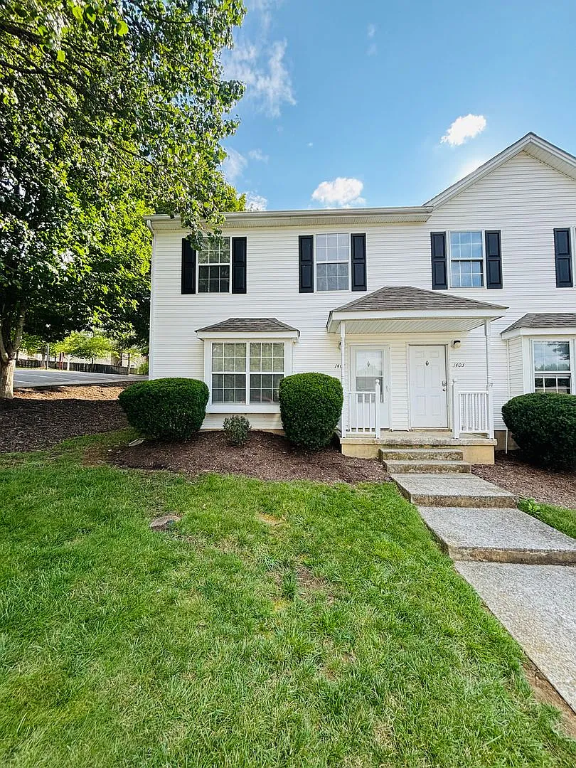 4 Bedroom 2.5 half Bath Townhouse — Photo 1