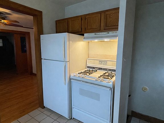 5th image of 203 E Davis Ave