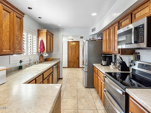 3rd image of 520 W PORT ROYALE Lane