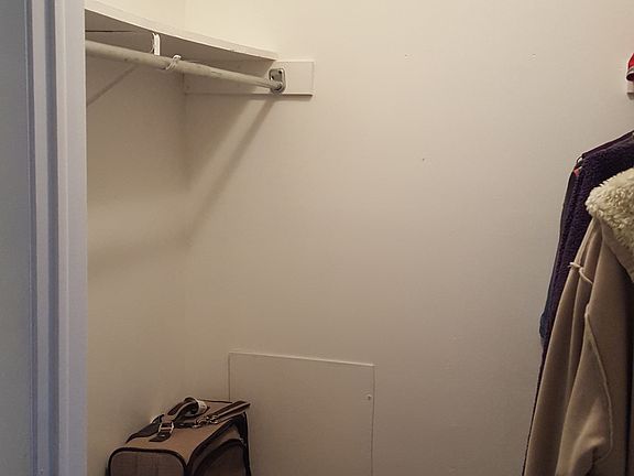 Walk-in closet/Upper Level