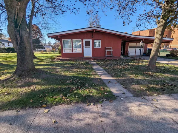 909 Dickinson St, New London, WI 54961