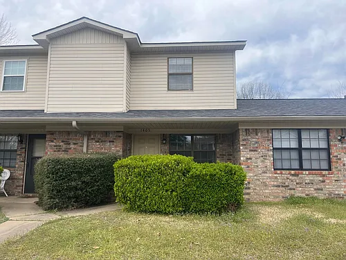 1405 University Dr Photo 1
