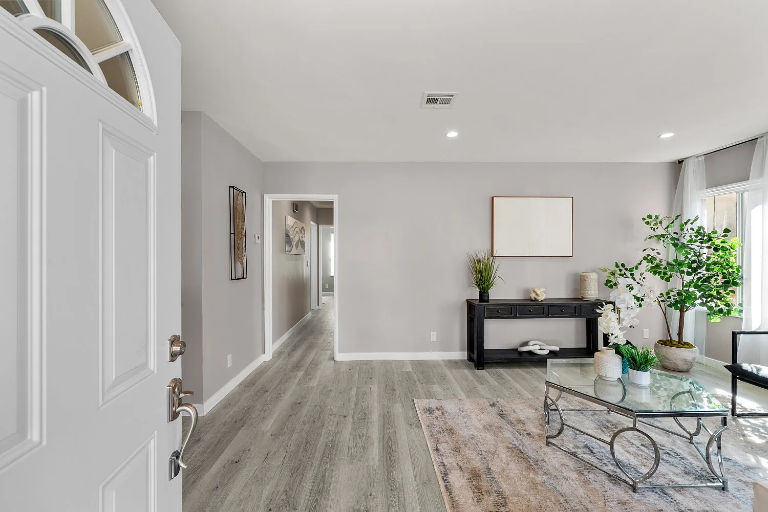 4 bed, 1176 sqft, $5,200 — Photo 4