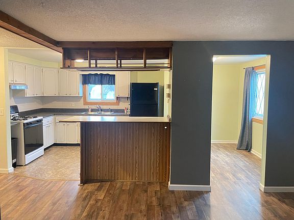 2nd image of 164 Chapel Ave Floor 2