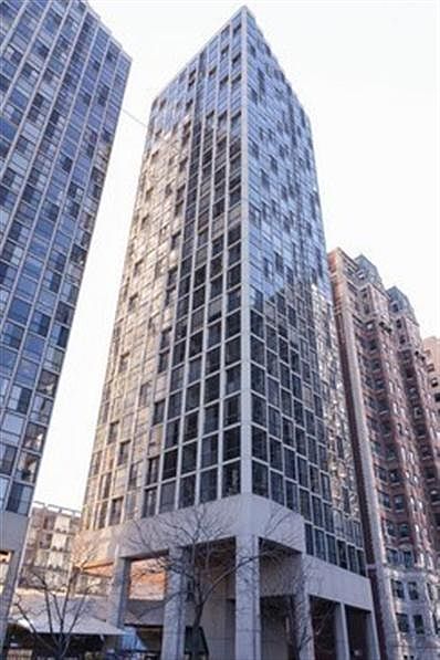 1st image of 345 W Fullerton Pkwy APT 2002