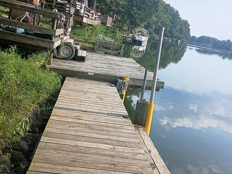 Roland Dr — Photo 14