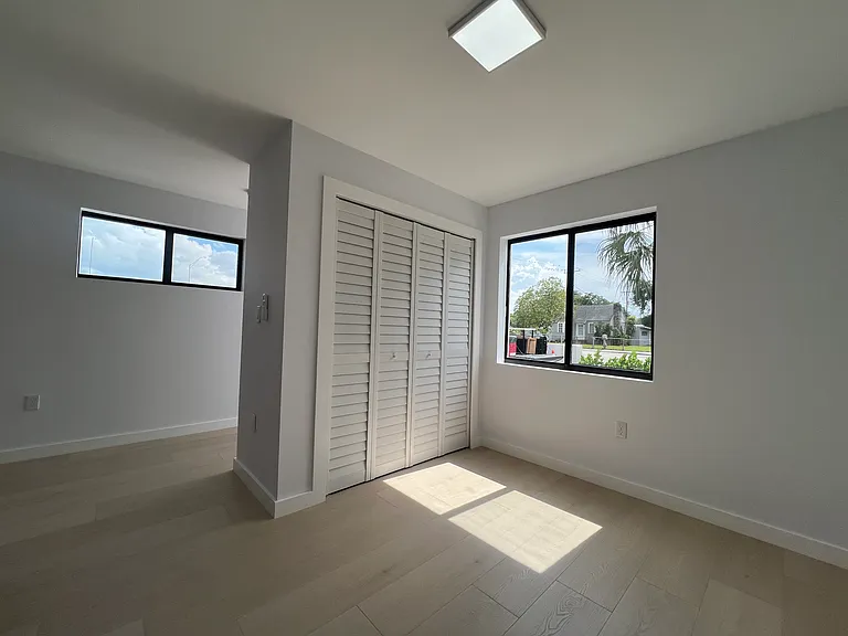 2555 SW 67th Ave #6 — Photo 8