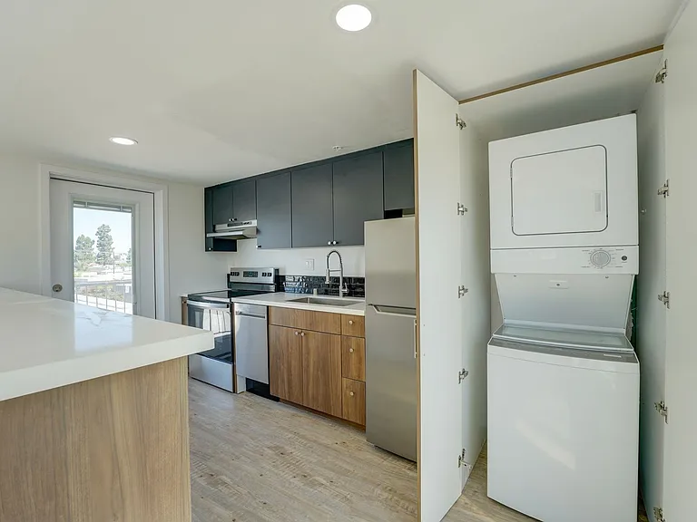 Duplet at Hillcrest | Modern Studio, 1 & 3 Bedroom Apartments — Photo 21