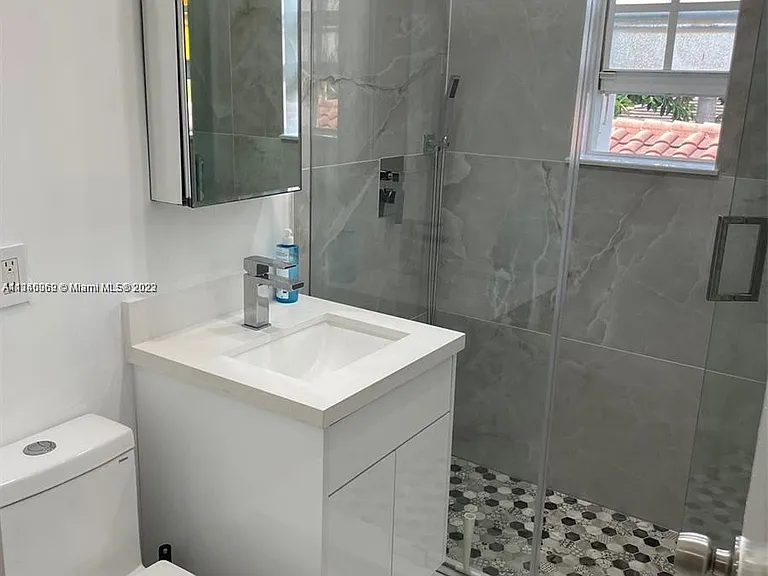 812 86th St #3 — Photo 9