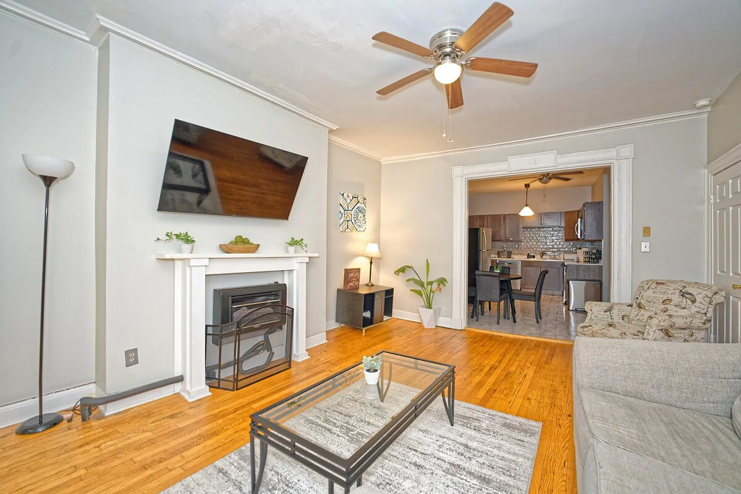 3 bed, 1.0 bath, $3,968 — Photo 2
