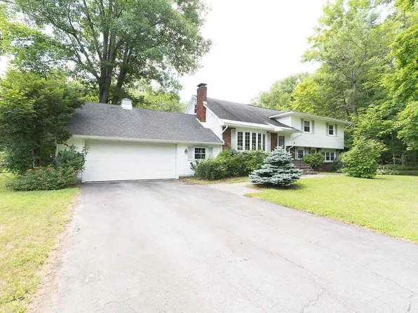 3 Hemlock Ln, Glenville, NY 12302