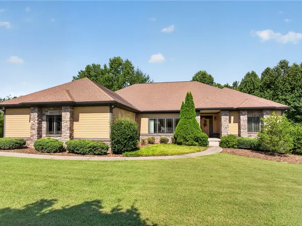 141 Northshores Dr, Seneca, SC 29672