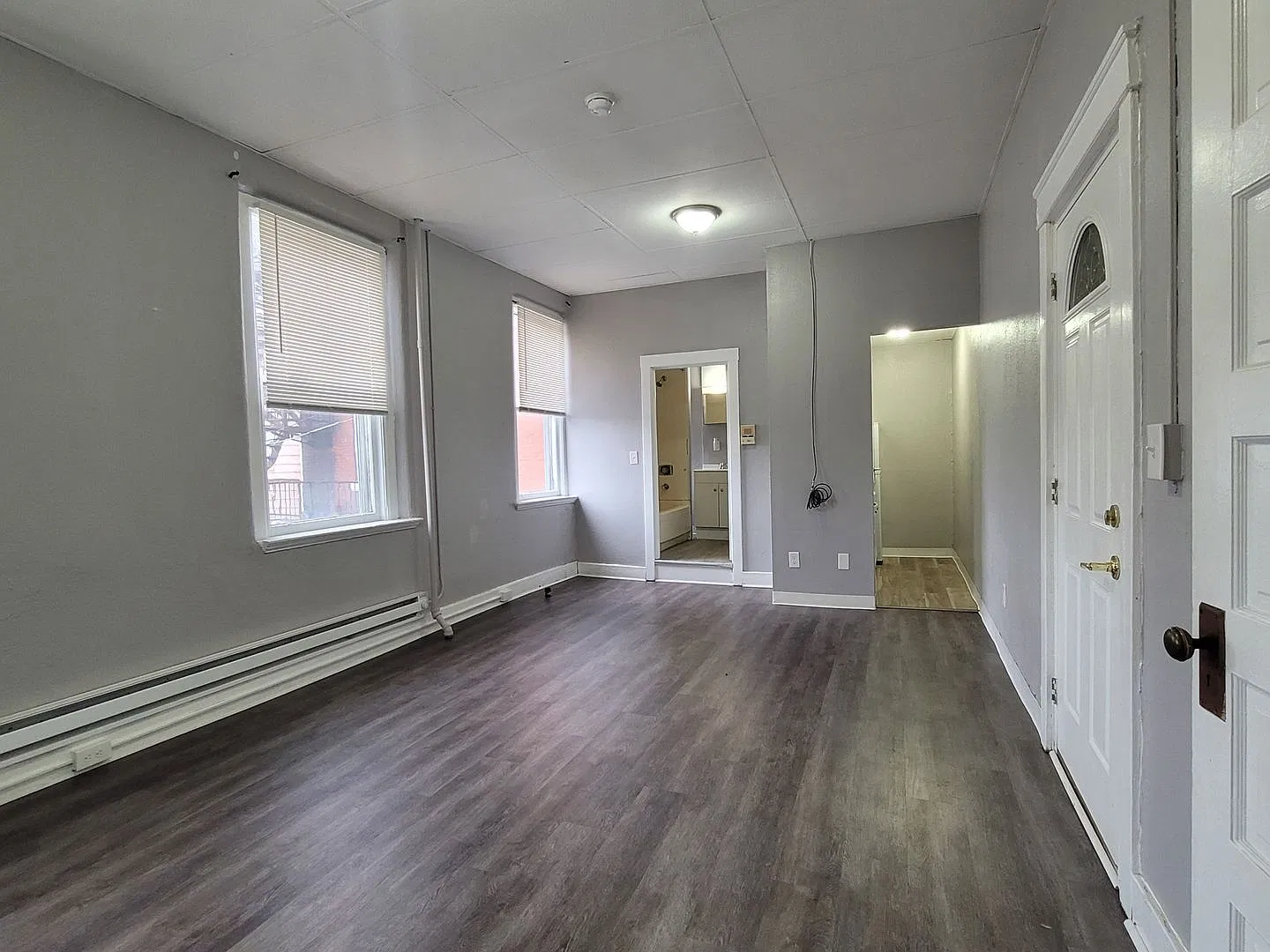 1 and 2 Bedrooms Available Now ! - Washington Area — Photo 3