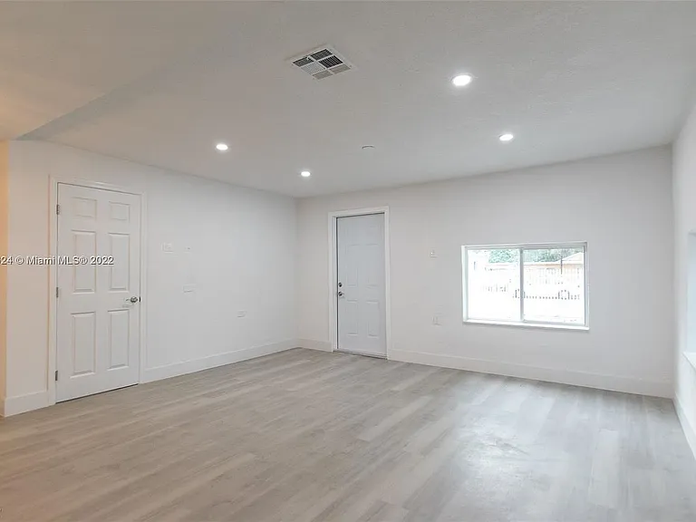 1435 NW 58th Ter — Photo 2