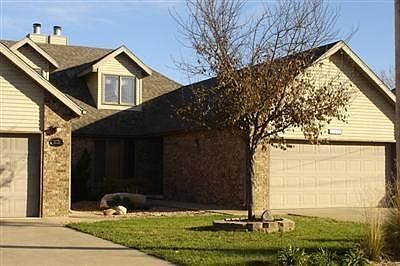 Duplex 1 1/2 story with 2 car garage