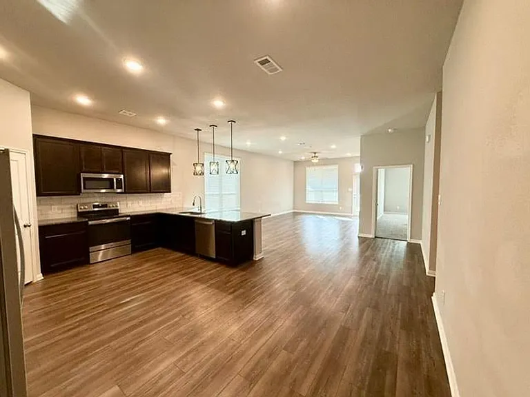 3517 Beutel Rd — Photo 3