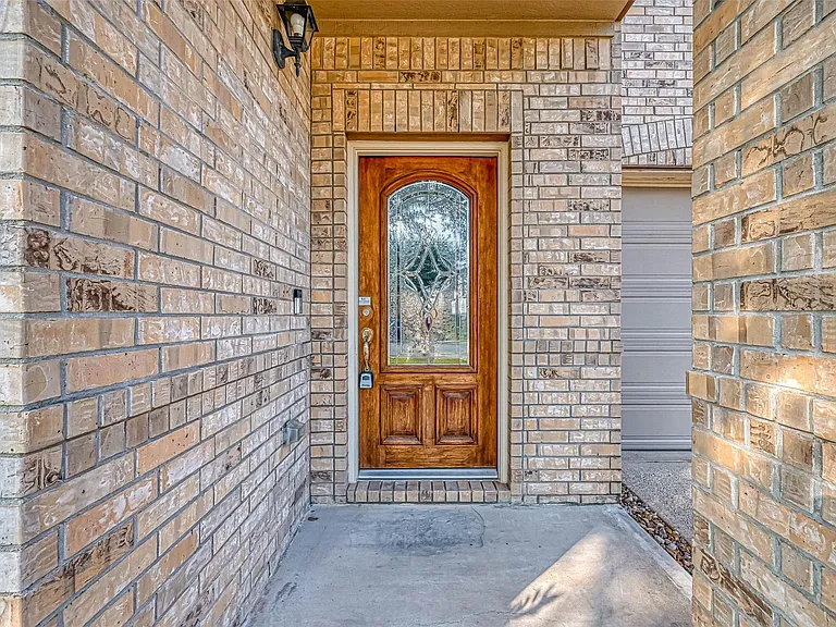 502 Mornington Ln — Photo 11