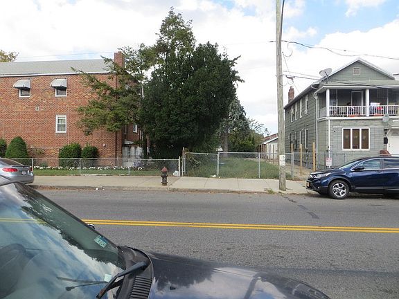 3rd image of 5511 Avenue K