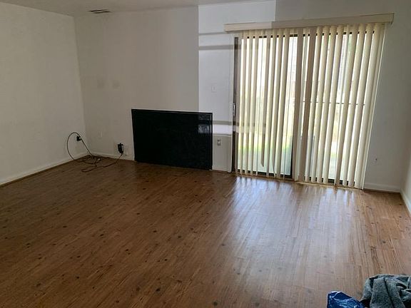 3rd image of 1204 Hollyday Ct