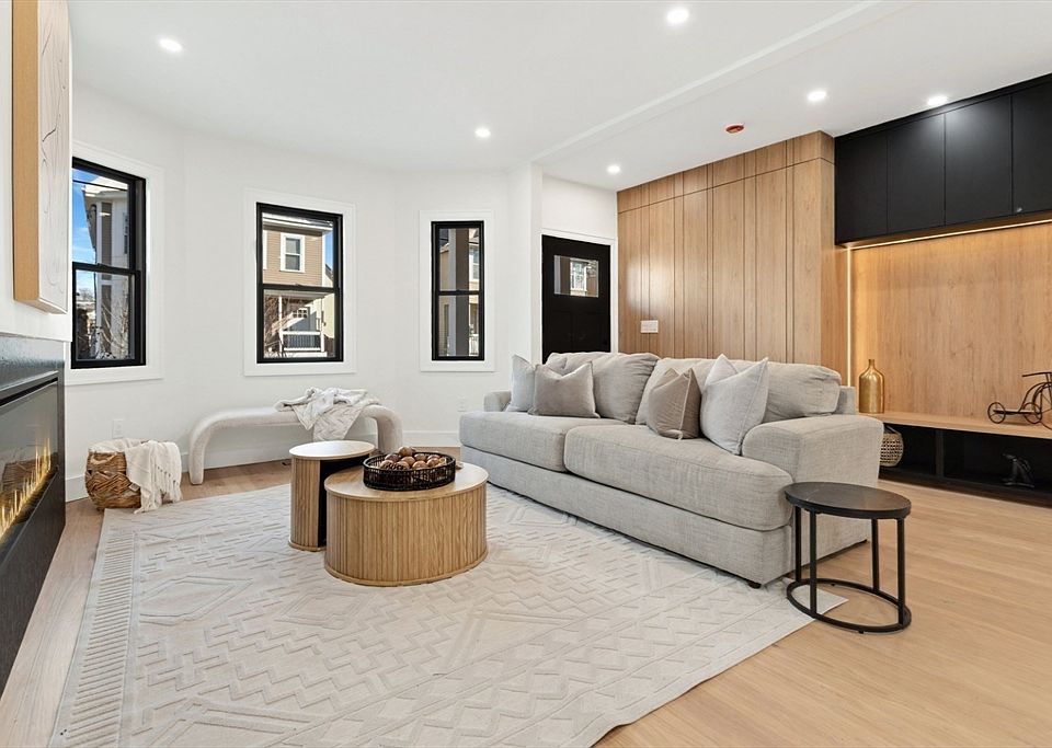 1st image of 10 Bartlett St #1