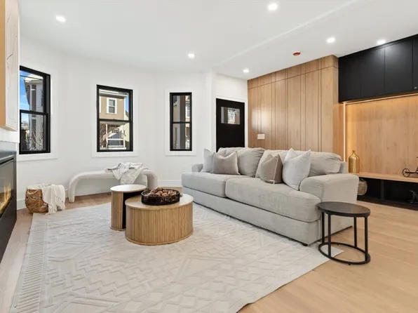 10 Bartlett St #1, Somerville, MA 02145