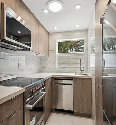 3rd image of 2201 NE 9th Ave Unit 2