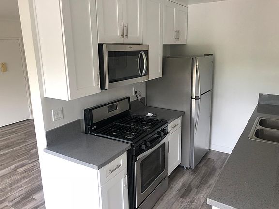 3rd image of 802 W Knoll Dr APT 101