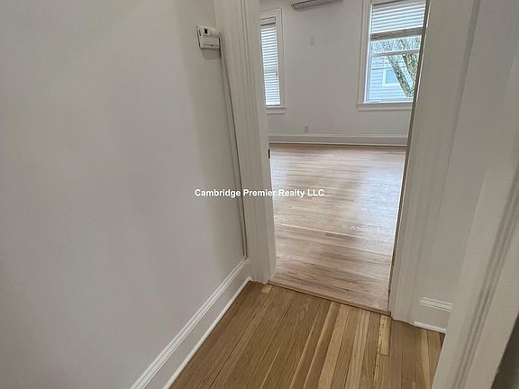 5th image of 94 Berkshire St