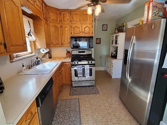 3rd image of 275 Olive St