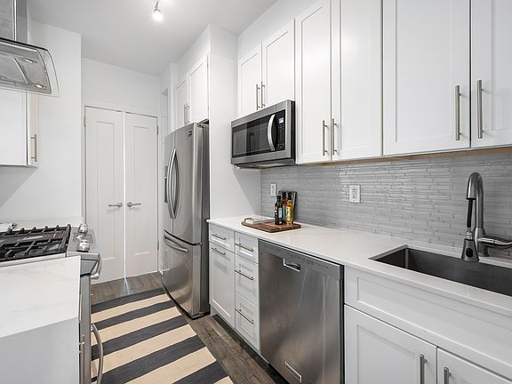 2nd image of 360 E 72nd St APT A801
