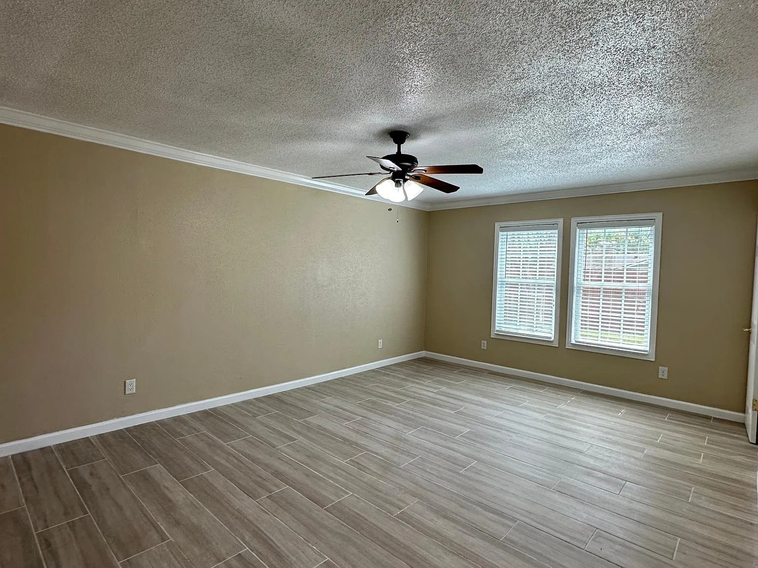 2918 Emberwood Dr — Photo 4